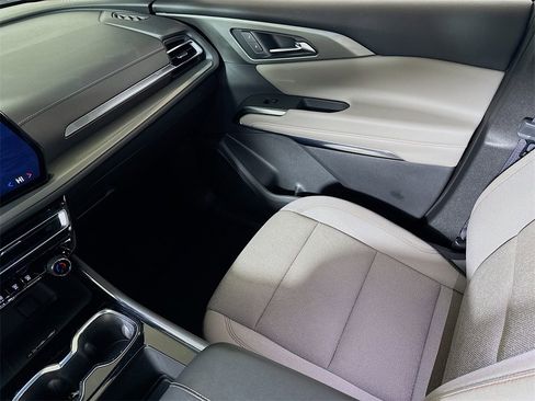 Certified 2025 Chevrolet Traverse LT image 21