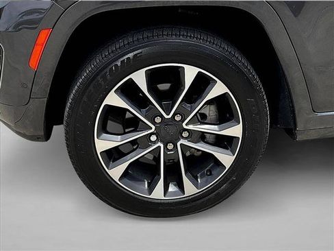 Used 2023 Jeep Grand Cherokee Overland w/ Luxury Tech Group IV RWD image 10