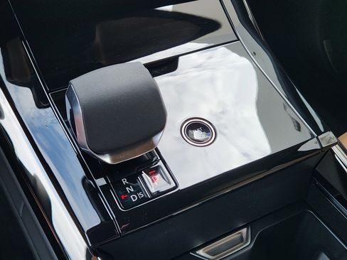 New 2026 Land Rover Range Rover Sport SE image 18