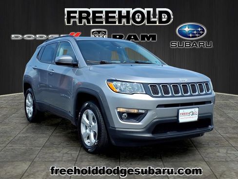 Used 2018 Jeep Compass Latitude AWD/4WD image 1