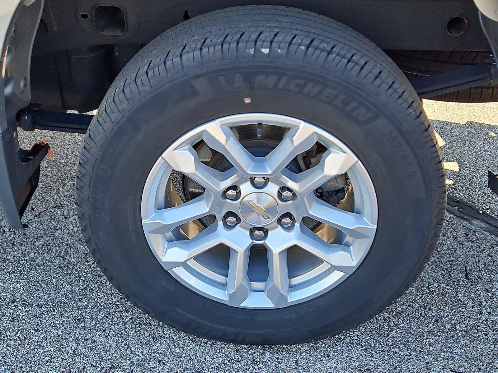 Used 2024 Chevrolet Silverado 1500 LT AWD/4WD image 5
