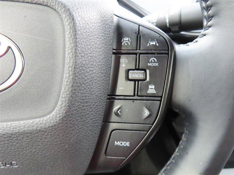 Used 2025 Toyota Prius LE FWD image 17