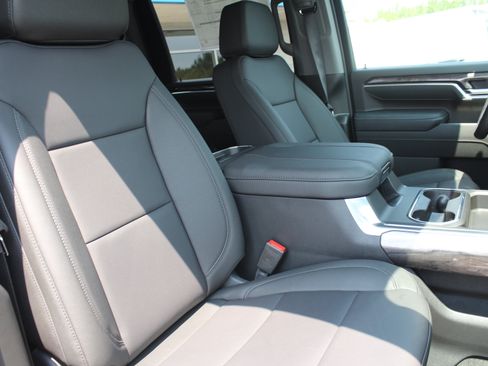 New 2026 Chevrolet Silverado 2500 LTZ w/ LTZ Convenience Package AWD/4WD image 16