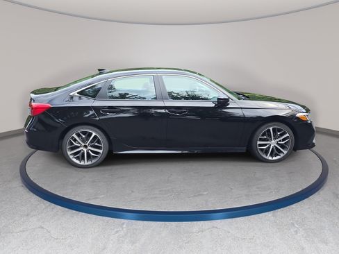 Used 2023 Honda Civic Touring image 4