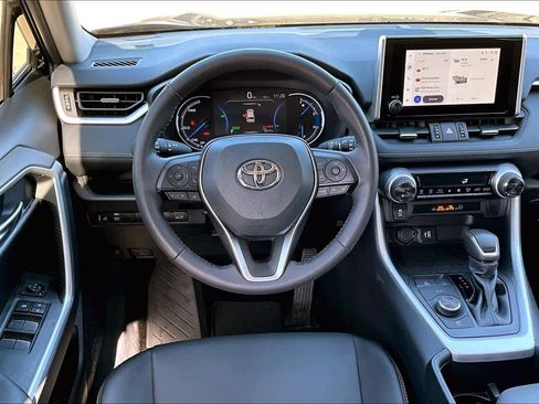 Used 2025 Toyota RAV4 XLE Premium image 6