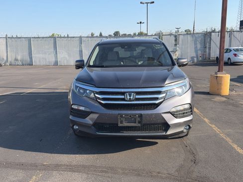 Used 2017 Honda Pilot Touring image 2