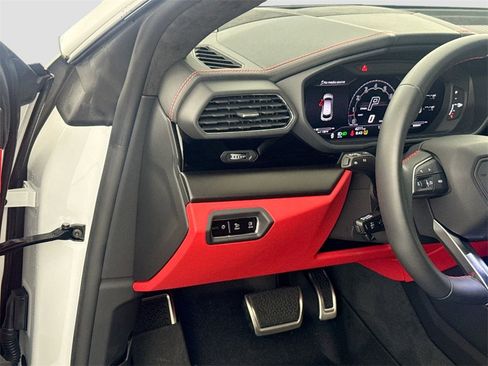 Used 2024 Lamborghini Urus S image 10