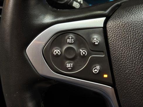 Used 2023 Chevrolet Traverse RS image 25