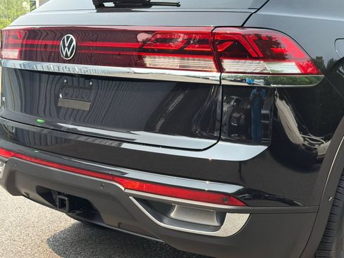 New 2026 Volkswagen Atlas Cross Sport SE FWD image 5
