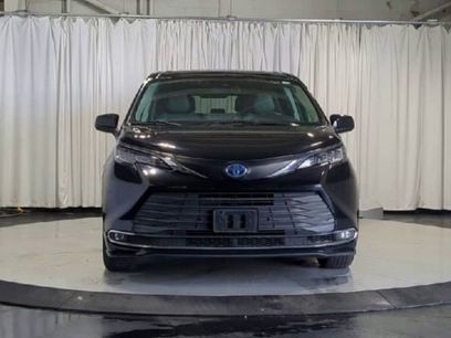 Used 2021 Toyota Sienna XLE