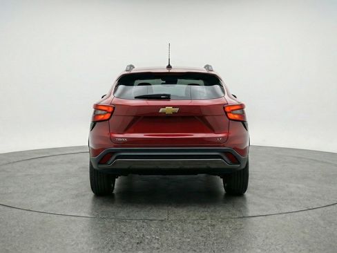 Used 2025 Chevrolet Trax LT FWD image 7