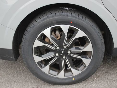 Used 2024 Kia Carnival EX FWD image 37