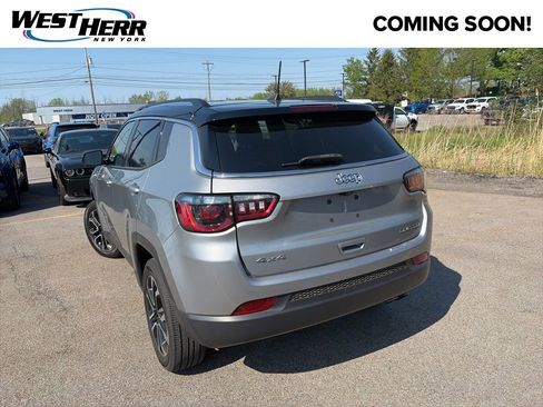 Used 2022 Jeep Compass Limited AWD/4WD image 3
