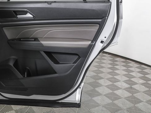 Certified 2023 Volkswagen Atlas SE image 43
