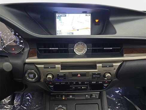 Used 2016 Lexus ES 350 w/ Luxury Package w/Wood Trim image 23