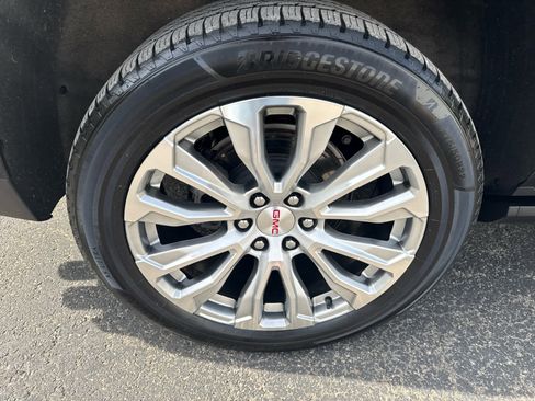 Used 2023 GMC Yukon Denali AWD/4WD image 8