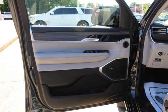 Used 2023 Jeep Wagoneer Series II w/ Premium Group I AWD/4WD image 9