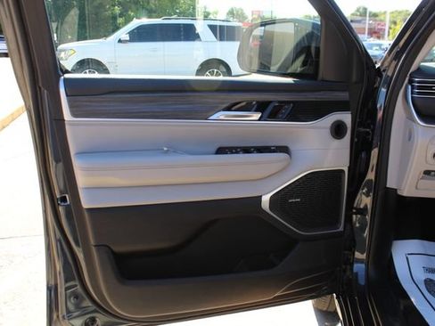 Used 2023 Jeep Wagoneer Series II w/ Premium Group I AWD/4WD image 9