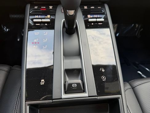 Used 2026 Porsche Macan AWD/4WD image 27