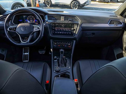 Used 2022 Volkswagen Tiguan SE R-Line image 21