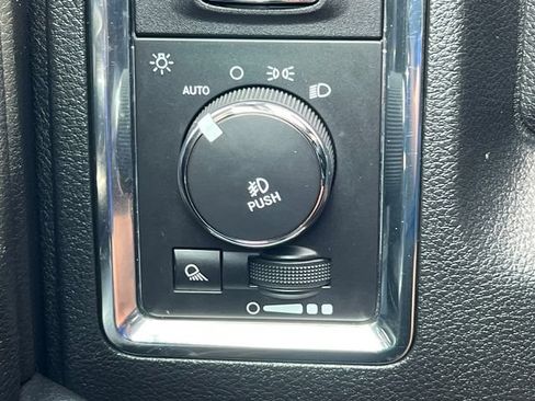 Used 2016 RAM 1500 Laramie AWD/4WD image 18