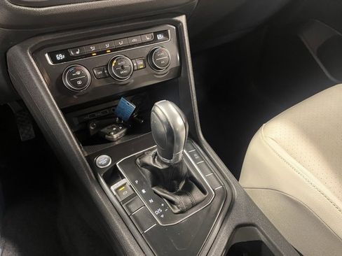 Used 2019 Volkswagen Tiguan SE image 28