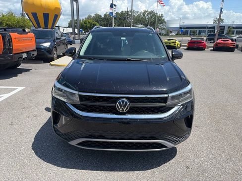 Used 2023 Volkswagen Taos SE FWD image 3