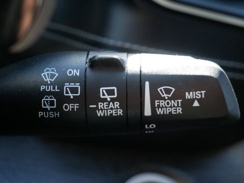 Used 2023 Jeep Grand Cherokee Limited w/ Luxury Tech Group II image 30