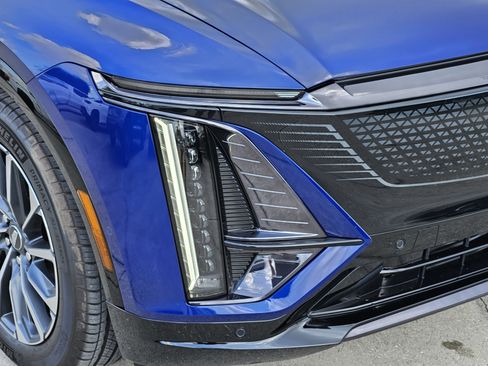 New 2025 Cadillac Lyriq Sport image 9