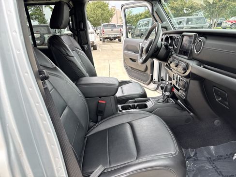 Used 2023 Jeep Wrangler Unlimited Sahara w/ Cold Weather Group AWD/4WD image 32