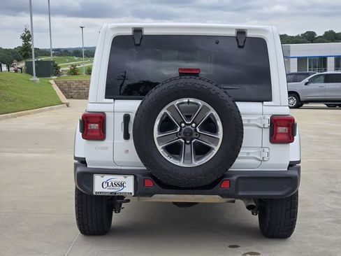 Used 2019 Jeep Wrangler Unlimited Sahara AWD/4WD image 7