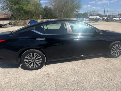 Used 2025 Nissan Altima 2.5 SV image 9