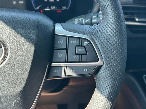 Used 2025 Toyota Sienna XSE FWD image 40