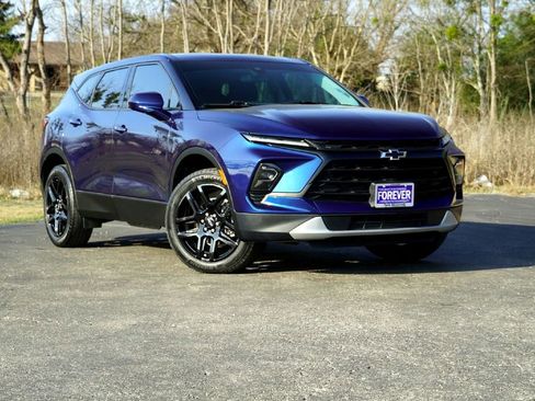 Used 2023 Chevrolet Blazer LT w/ LPO, Black Grille Bar Package image 2