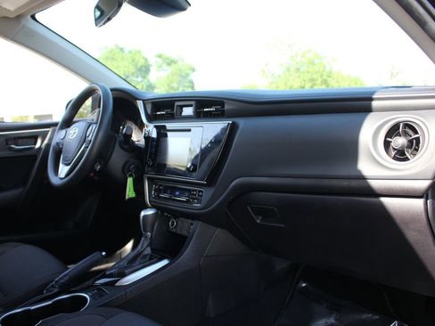 Used 2017 Toyota Corolla LE image 20