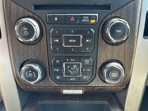Used 2014 Ford F150 Lariat w/ Equipment Group 502A Luxury AWD/4WD image 17