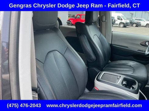 Used 2020 Chrysler Pacifica Touring-L Plus FWD image 20
