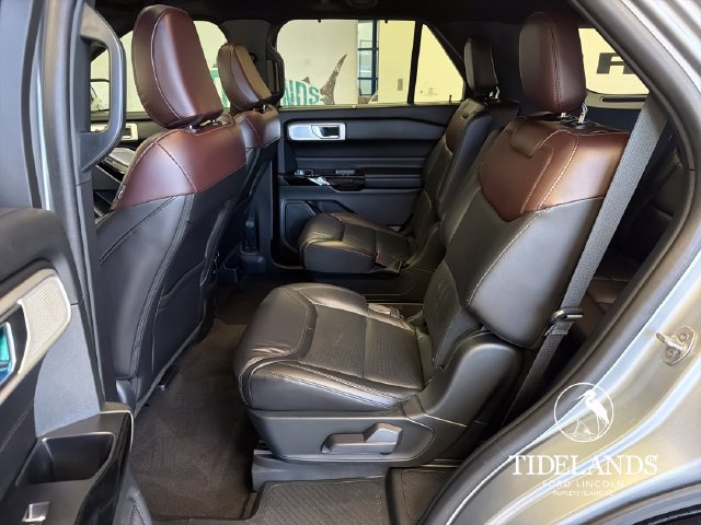 Certified 2023 Ford Explorer Platinum w/ Technology Package AWD/4WD image 30