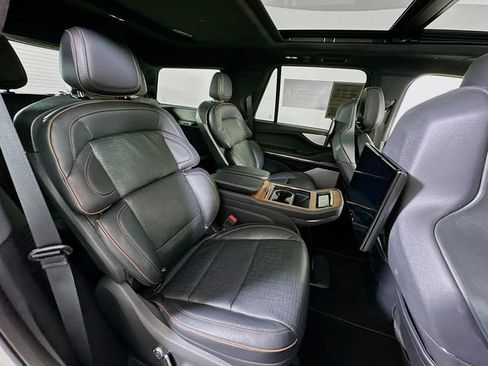 Certified 2025 Lincoln Navigator Black Label AWD/4WD image 34