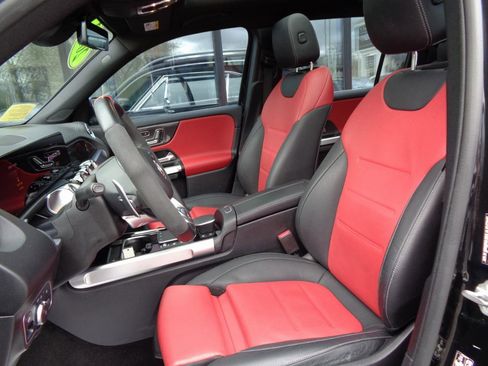 Used 2022 Mercedes-Benz GLB 35 AMG 4MATIC image 2