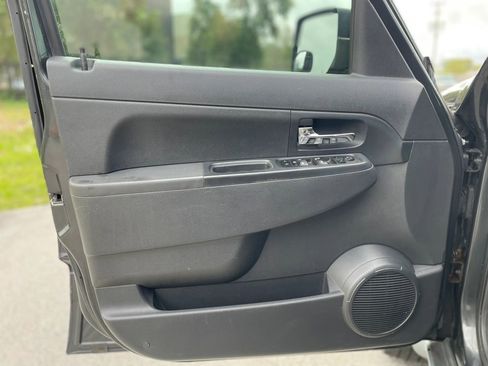 Used 2011 Jeep Liberty Sport image 30