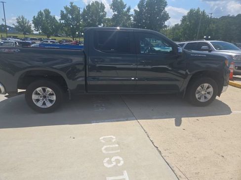 Used 2025 Chevrolet Silverado 1500 LT AWD/4WD image 18