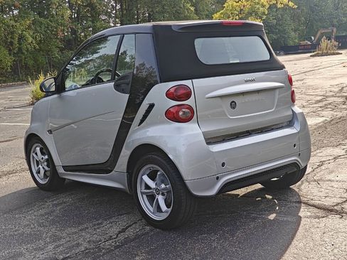 Used 2015 smart fortwo passion RWD image 5
