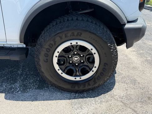 Used 2023 Ford Bronco Outer Banks w/ Sasquatch Package AWD/4WD image 19