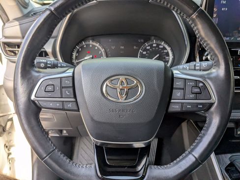 Used 2021 Toyota Highlander Limited FWD image 9