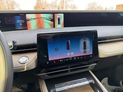 Used 2025 Lincoln Nautilus Reserve image 30