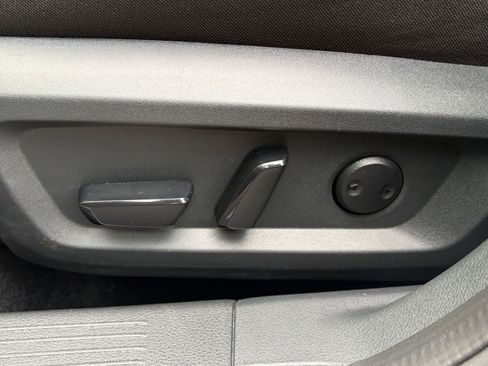 Used 2025 Nissan Rogue SV image 22