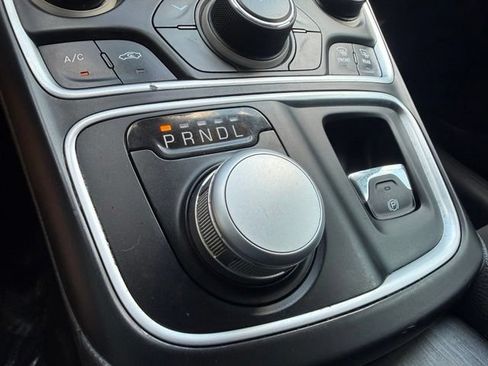 Used 2015 Chrysler 200 Limited w/ Convenience Group FWD image 26