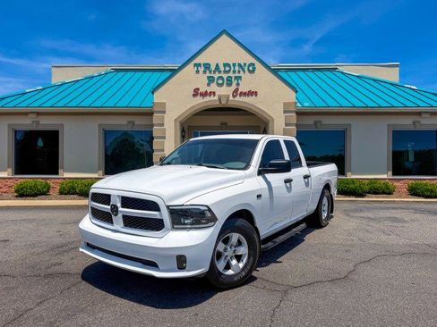 Used 2017 RAM 1500 Express RWD image 24