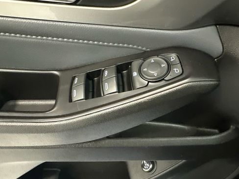 Used 2018 Chevrolet Traverse LT image 29